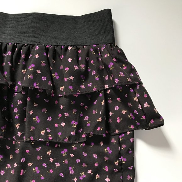 Rue 21 Mini Ruffle Skirt Black + Floral Print (M) - Picture 2 of 7
